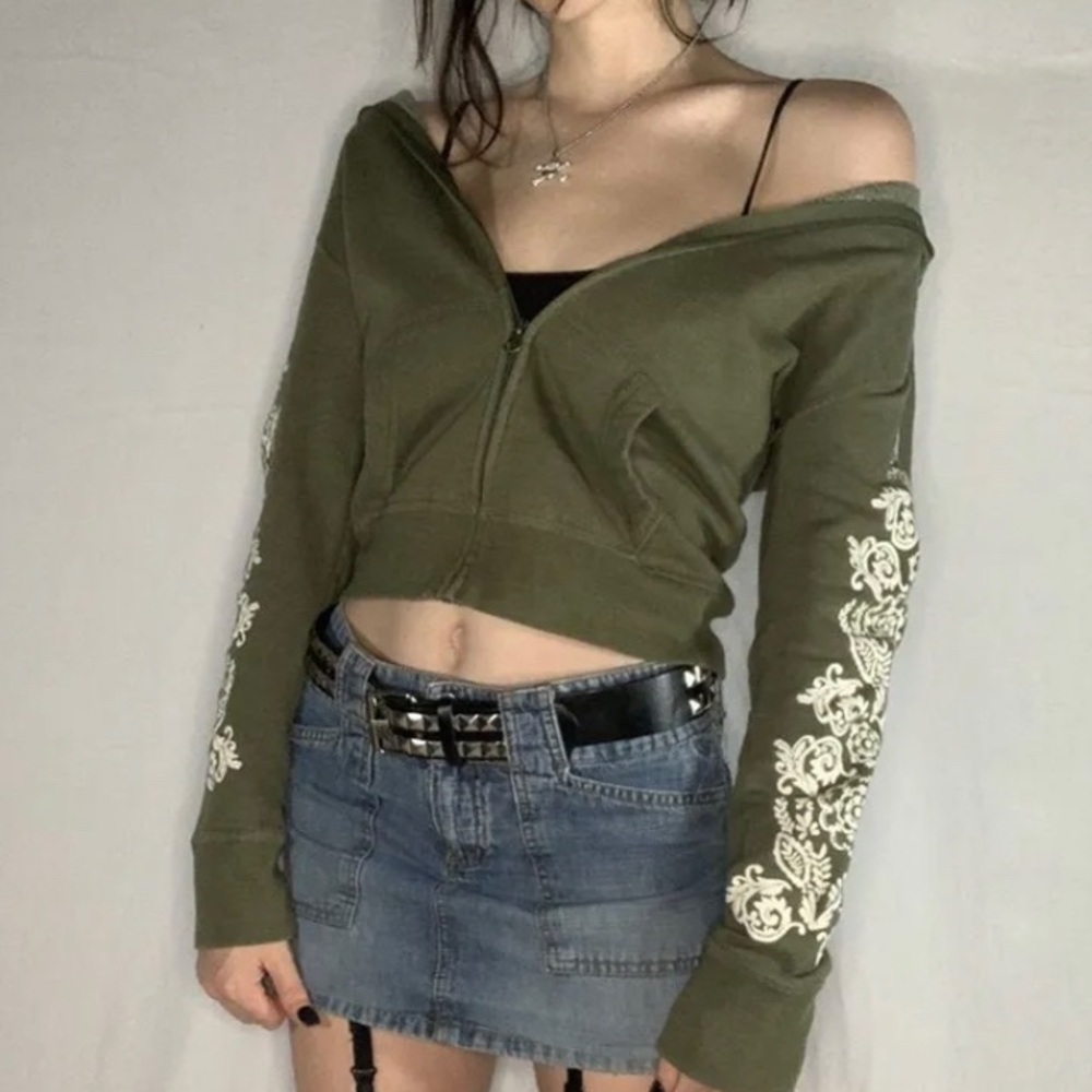the cutest cropped army green hoodie